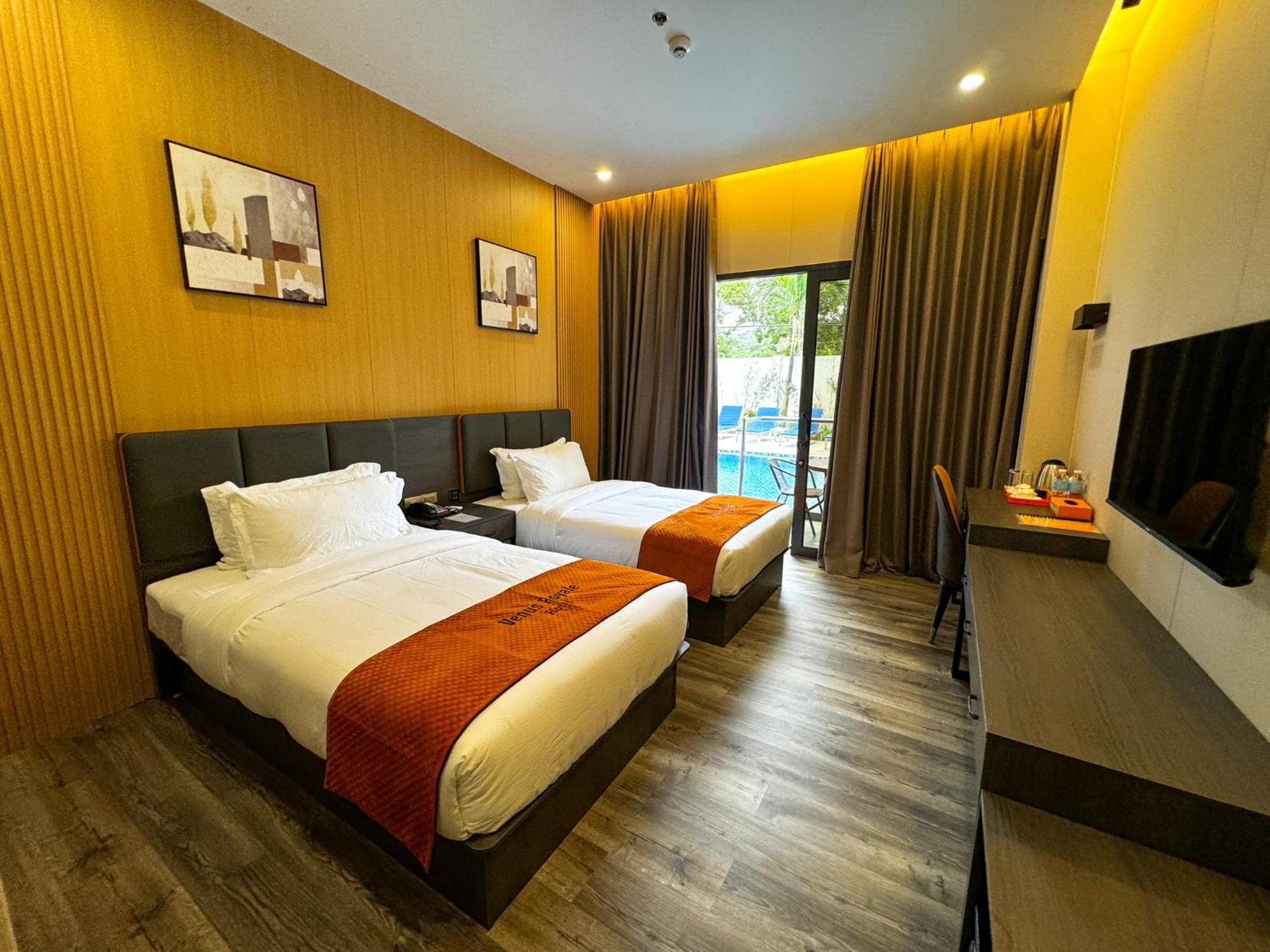 Venus Royale Hotel Coron Exterior photo