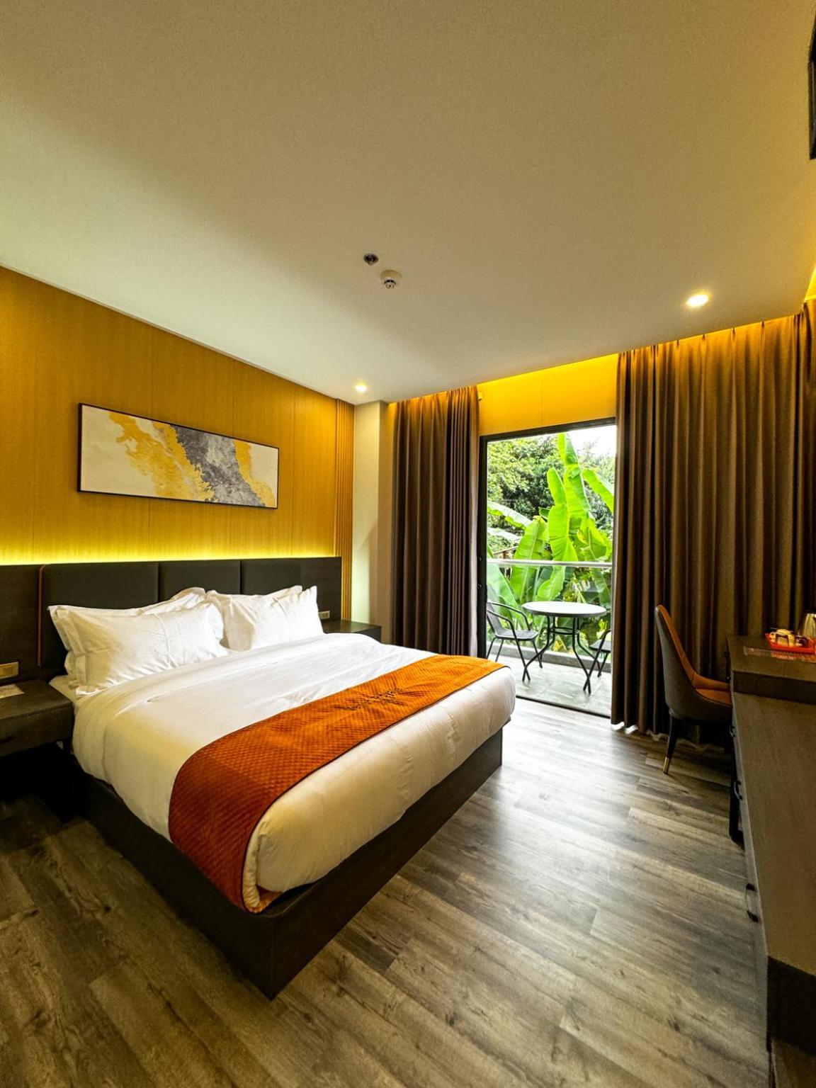Venus Royale Hotel Coron Exterior photo