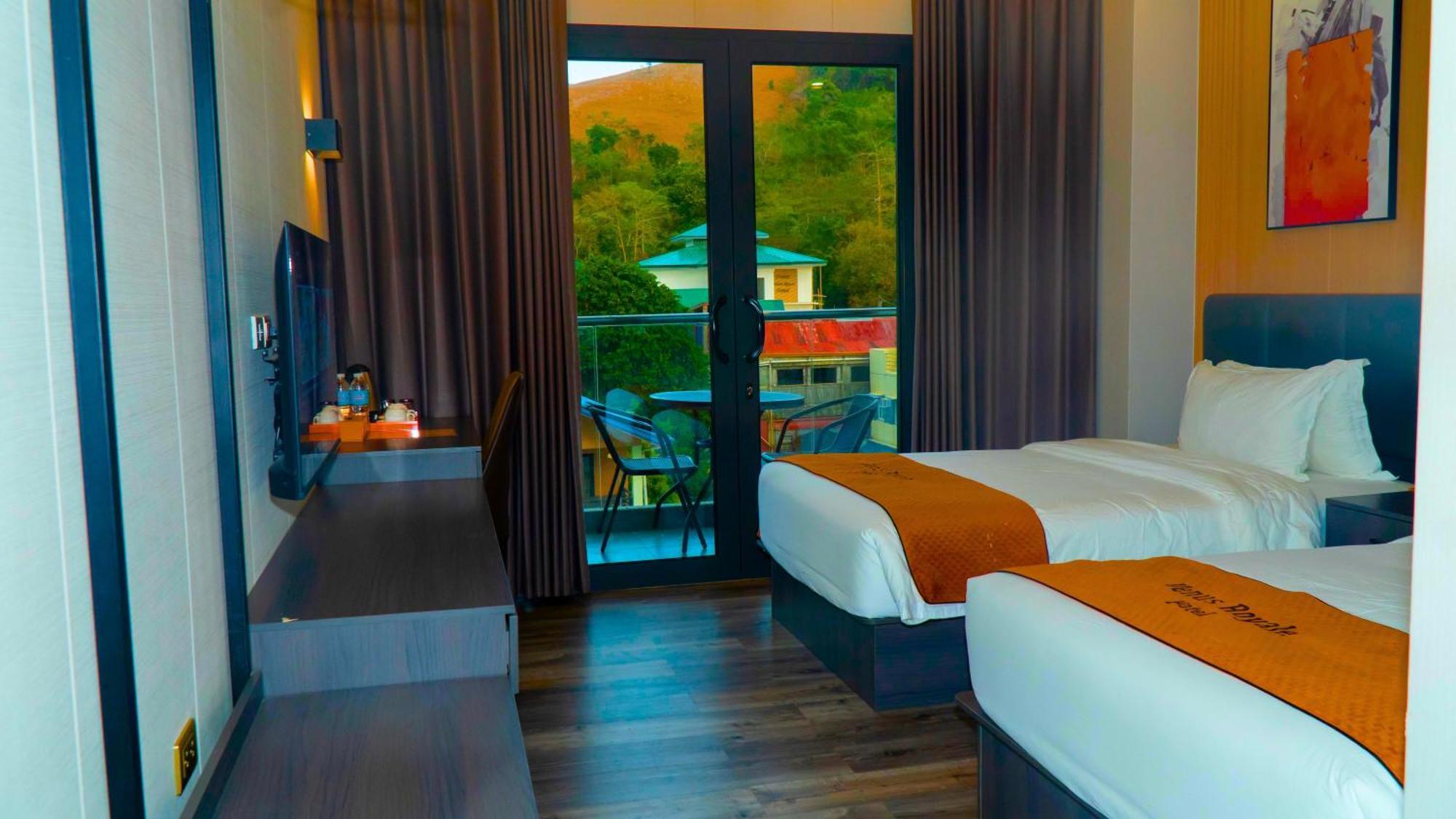 Venus Royale Hotel Coron Exterior photo